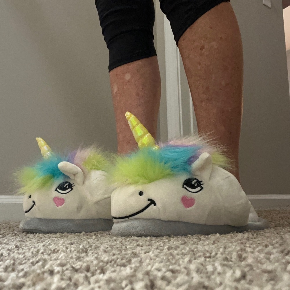 UNICORN Plush Slippers Rainbow Puffy Novelty Smiling Comfy Cozy Cute 7 8 White - Picture 14 of 15